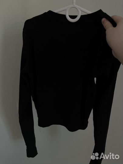 Укороченный топ с длинным рукавом