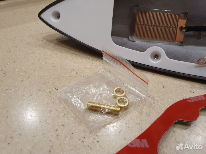 Антенна плавник на крышу авто (Универсальная)