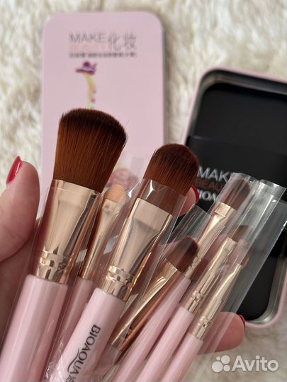 Набор кистей для макияжа в металлическом боксе