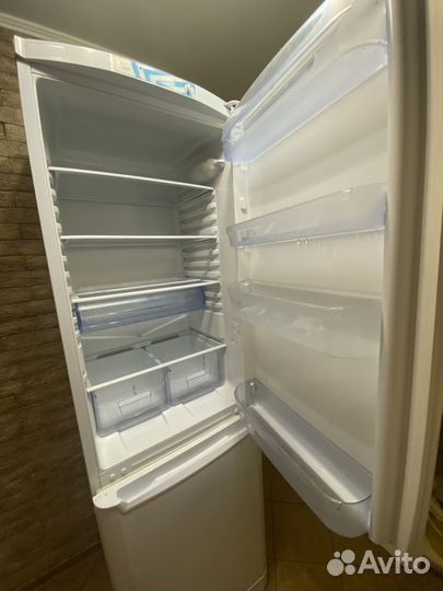 Холодильник indesit 2 м