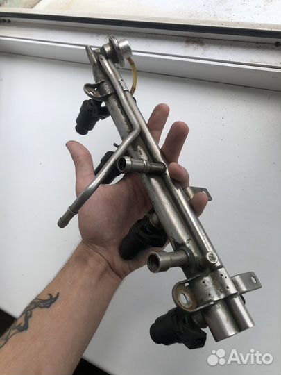 Топливная рампа с форсунками