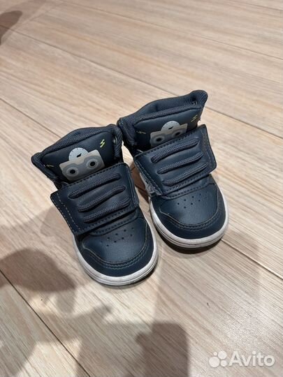 Кроссовки adidas 19