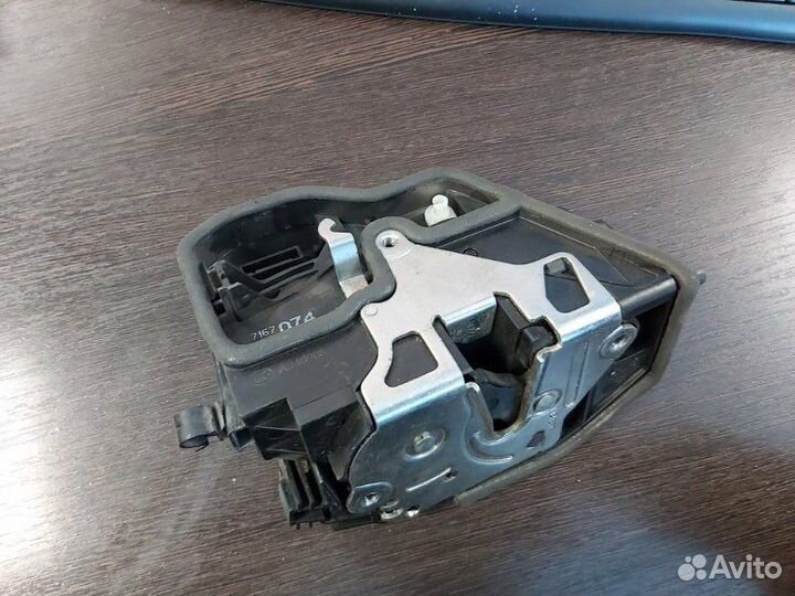 Замок двери передний правый Bmw X5 3.0D E70 M57N2