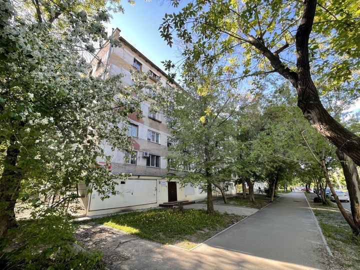 Комната 13,3 м² в > 9-к., 3/5 эт.