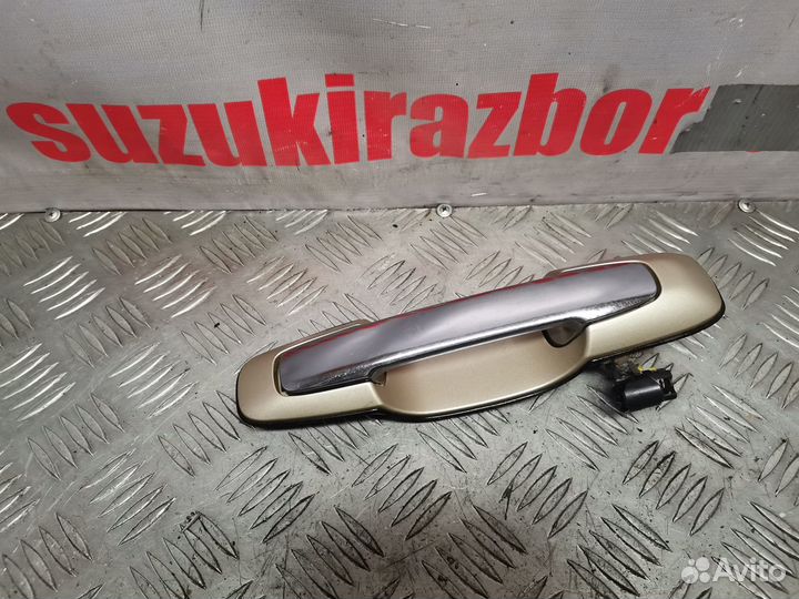 Ручка бежевая правая Suzuki Grand Vitara 2005г
