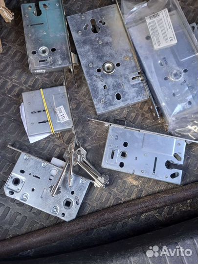 Замок дверной