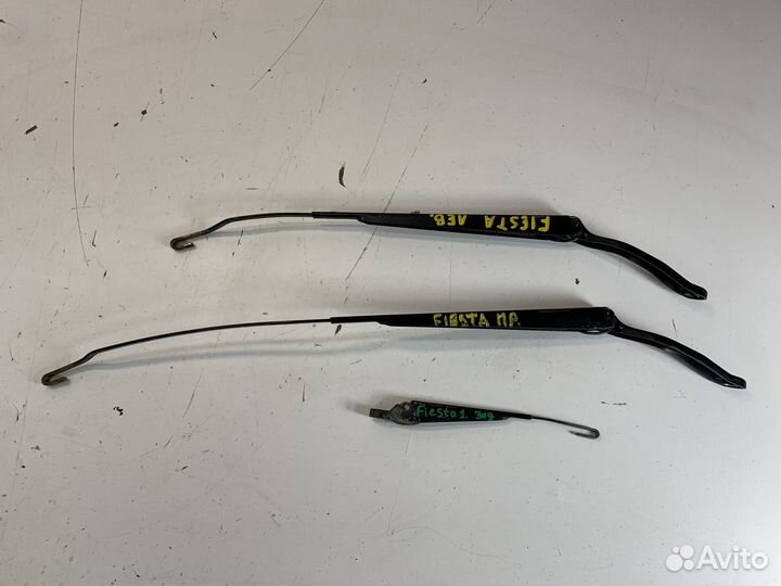Ford Fiesta mk5 поводок дворника стеклоочистителя