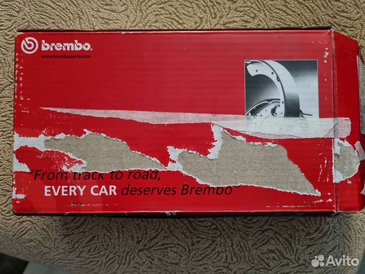 Барабанные тормозные колодки задние brembo S68525