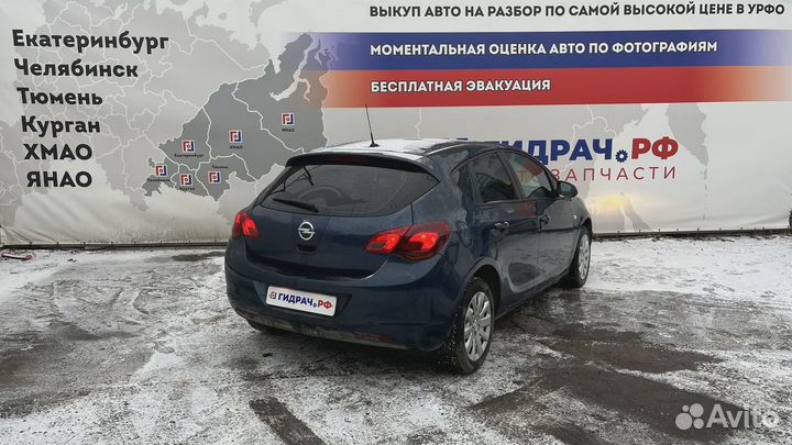 Отражатель в бампер задний правый Opel Astra (J) 13262018