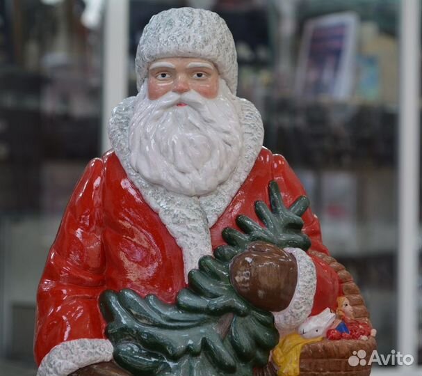 Дед мороз С елкой В красной шубе (гипс. высота 4