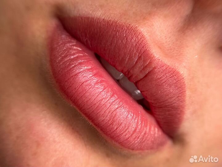 Перманентный макияж бровей