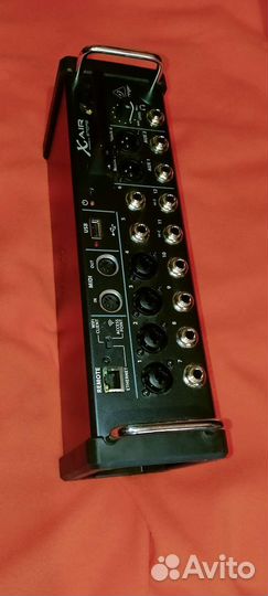 Цифровой микшерный пульт Behringer XR12