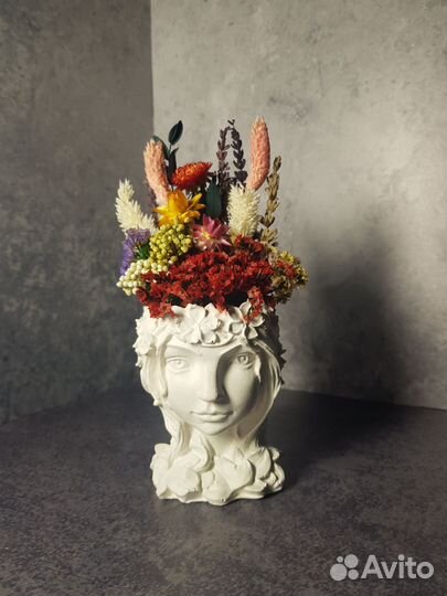 Кашпо из стабилизированных цветов и сухоцветов