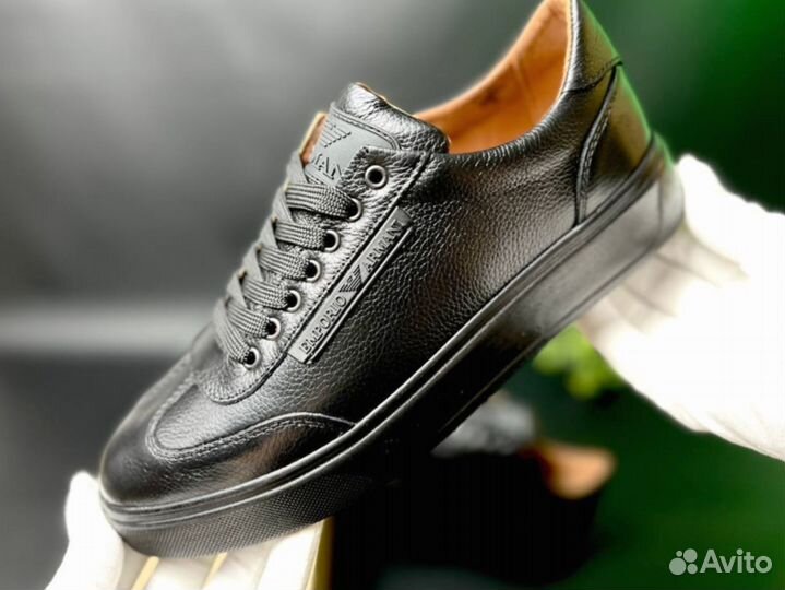 Кроссовки Armani долговечные
