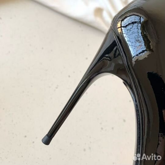 Туфли на шпильке с острым носом saint laurent