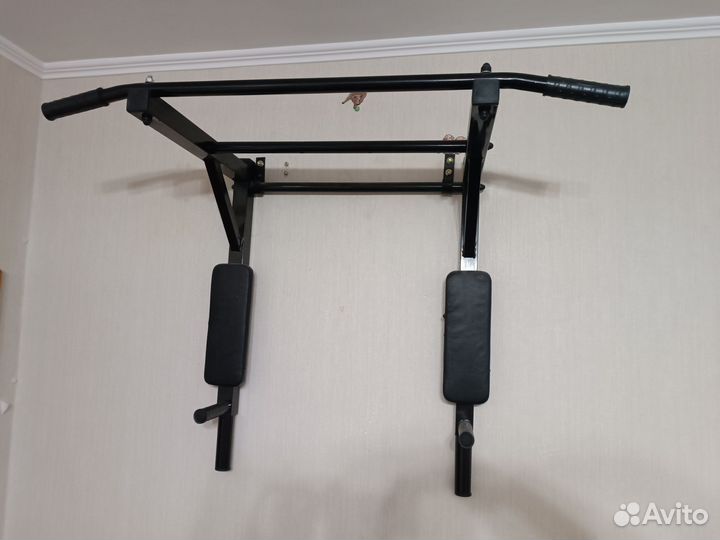 Турник настенный