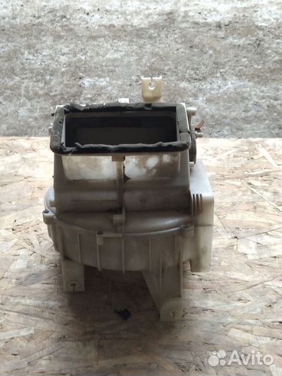Корпус вентилятора печки Opel Frontera