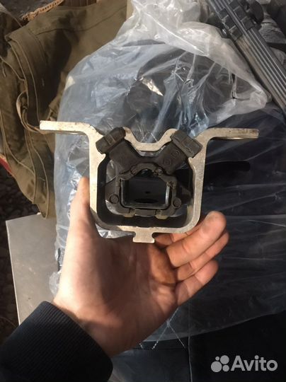 Опора двигателя Рено Логан 1