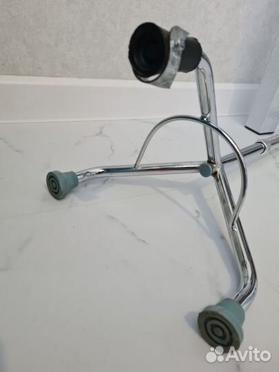 Трость с тремя опорами