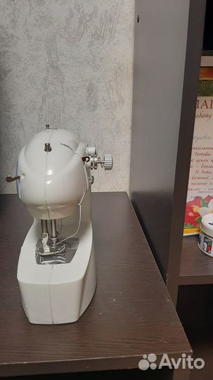 Мини швейная машинка