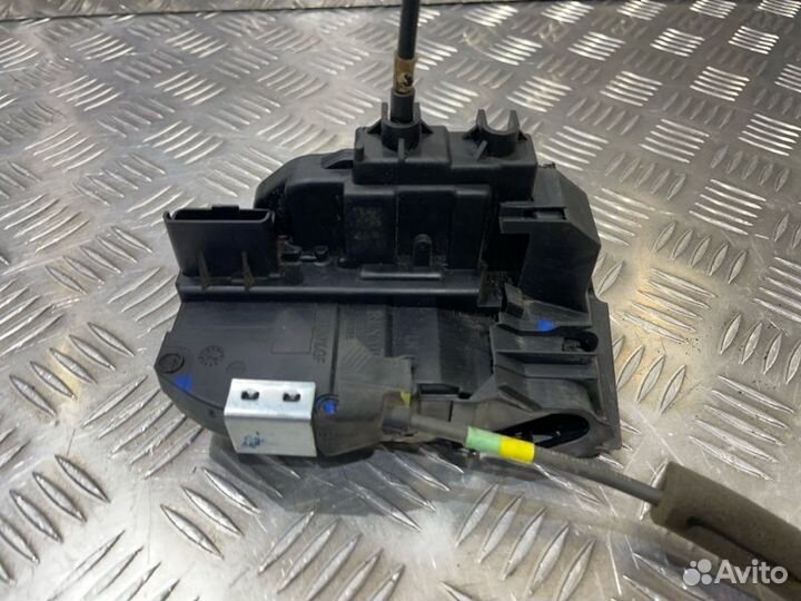 Замок двери задний левый Nissan Juke 1.6 CVT