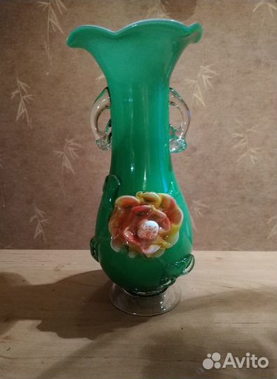 Вазы цветное и урановое стекло старинные