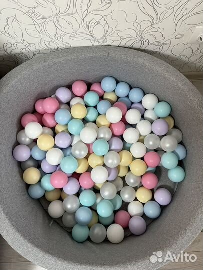 Сухой бассейн с шарами