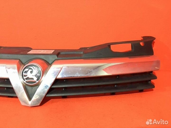 Решетка радиатора передняя Opel Astra H Z16XEP
