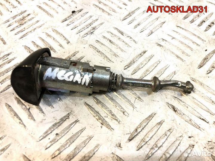 Вставка замка двери перед левой Renault Megane 3