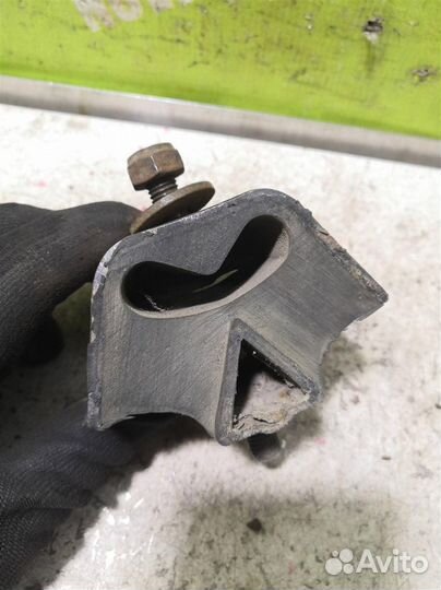 Опора двигателя Ауди 80 90 Б3