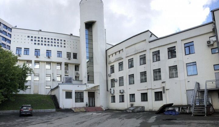 Здание 7658,1 кв.м
