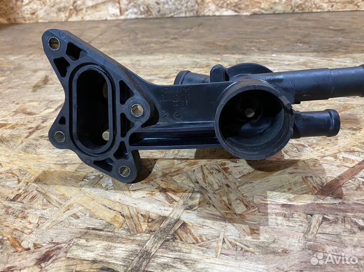 Корпус термостата Skoda Fabia 2 07-15