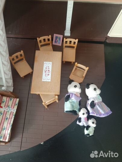 Детский домик с частичной мебелью и игрушками