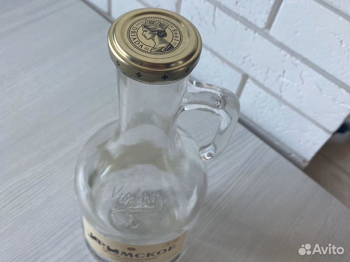 Бутылка с крышкой ручкой 1л