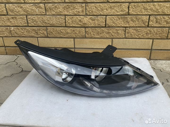 Фара правая галоген KIA Sportage 3 LED дхо