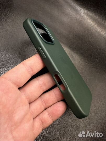 Кожаный чехол на iPhone 16 pro