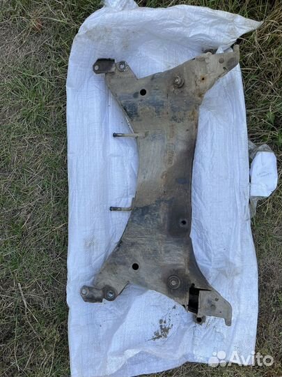 Бу подрамник на lancer 9