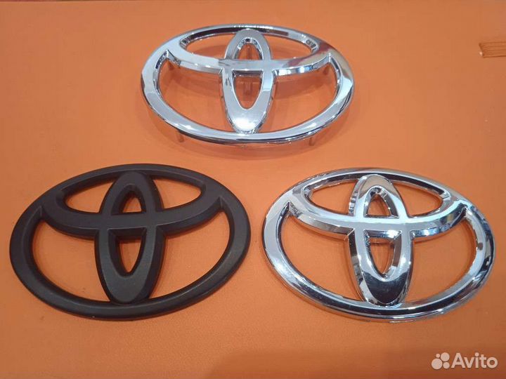 Эмблема, шильдик, значок на руль Toyota