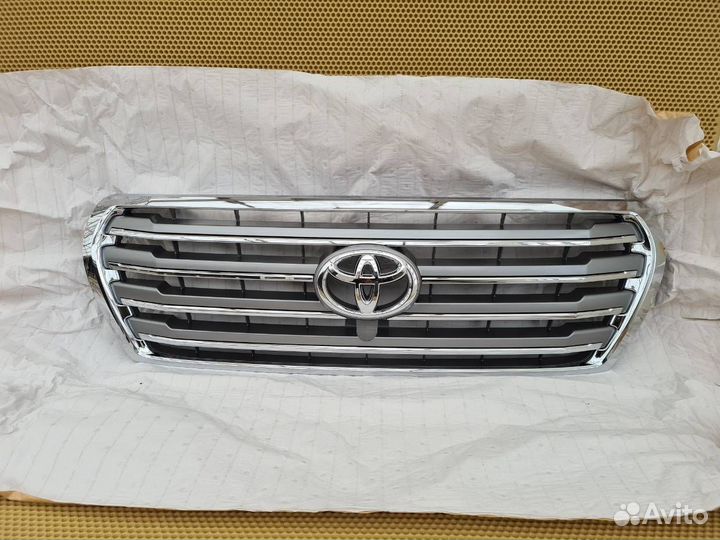 Решетка радиатора передняя Toyota Land Cruiser 200