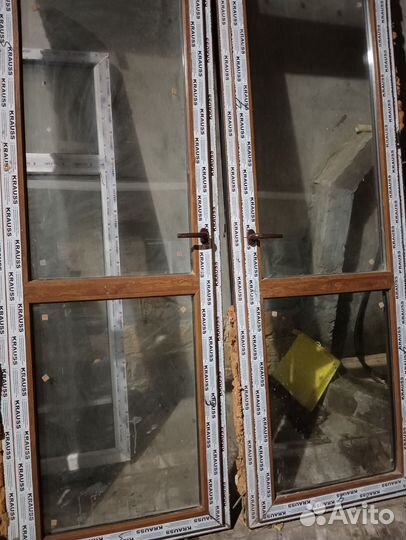 Пластиковая дверь золотой дуб