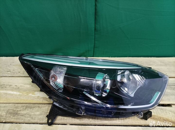 Фара правая Renault Kaptur 2016