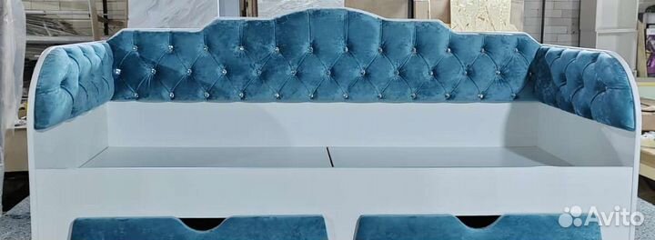 Детская кровать диван с каретной стяжкой