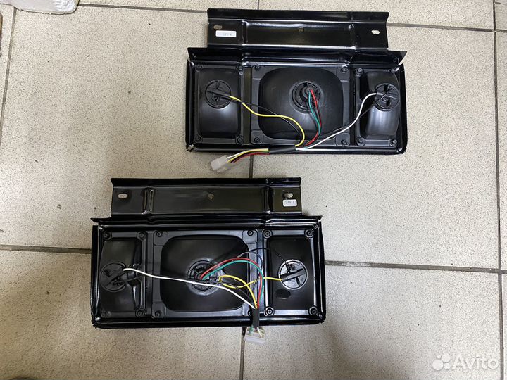 Задние фонари Isuzu Elf, цена за пару