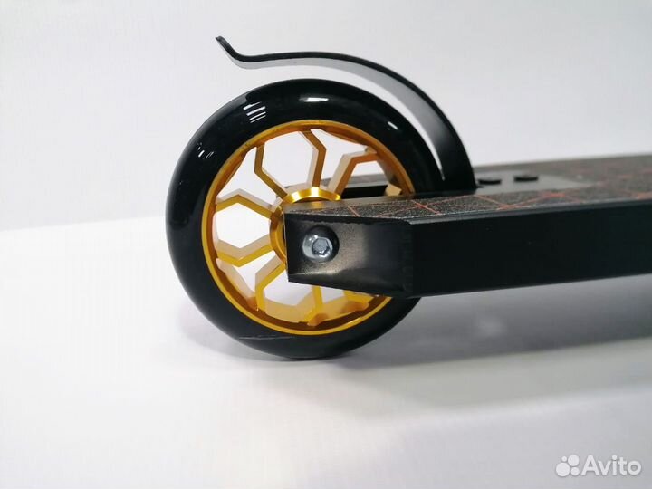 Самокат трюковой алюминиевый черно-золотистый