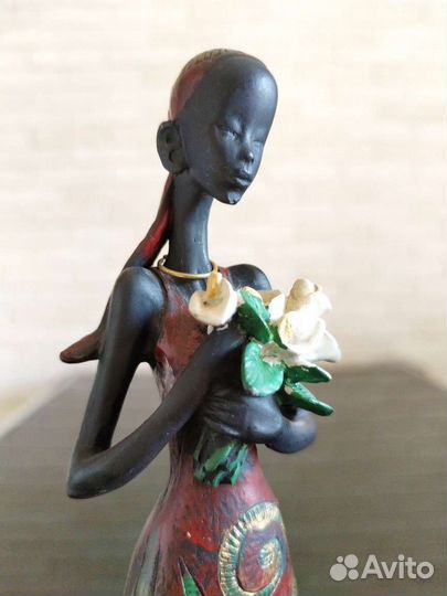 Статуэтка из дерева из разных стран