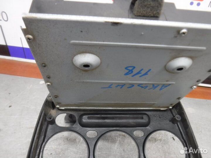 Центральная консоль Hyundai Accent G4EC 2008