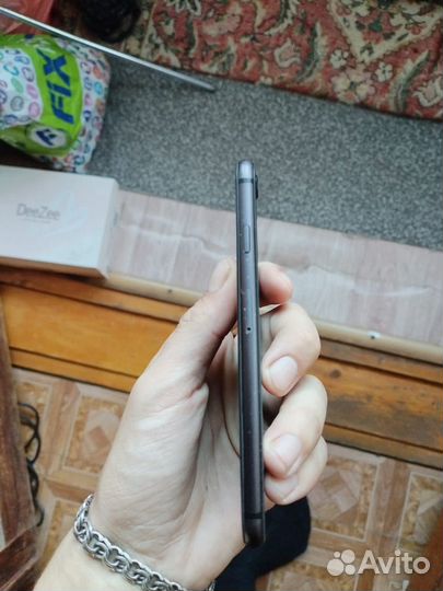 iPhone 8, 64 ГБ