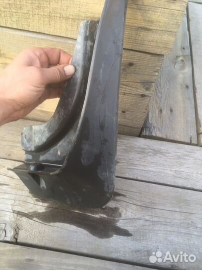 Брызговик,правый передний Форд Куга1