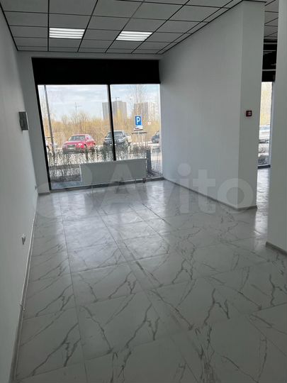 Помещение с витражами