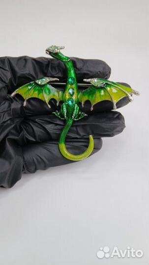 Брошь зеленый дракон с кристаллами